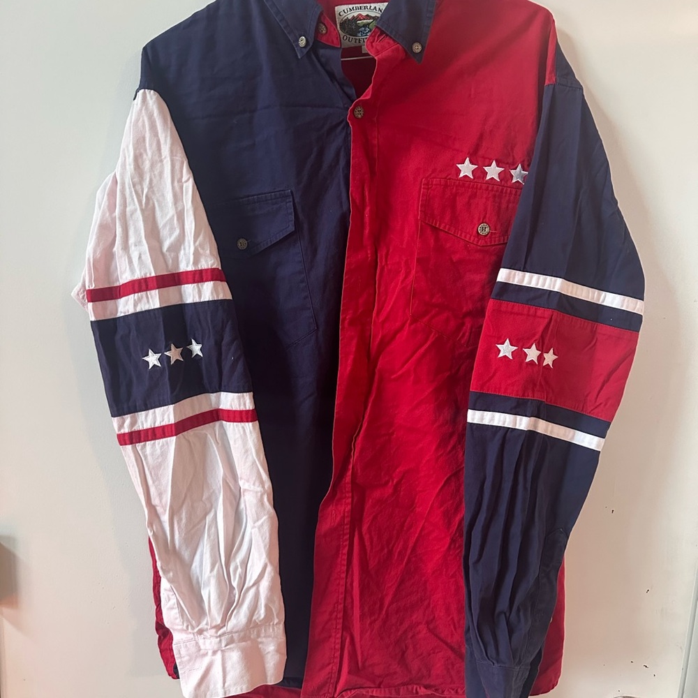 Cumberland Outfiters Red and Blue Button-Up Shirt with Star Accents szL